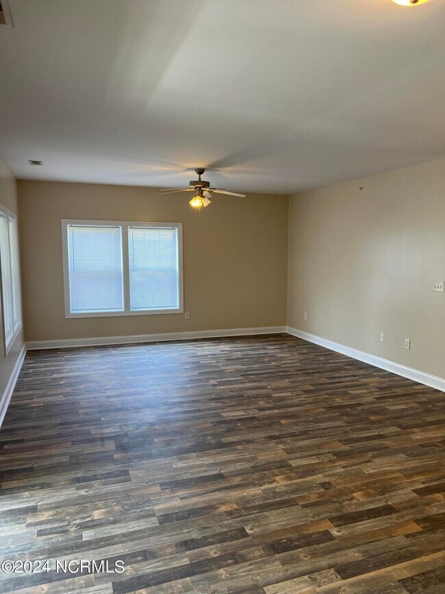 Building Photo - 200 Lighthouse Ln