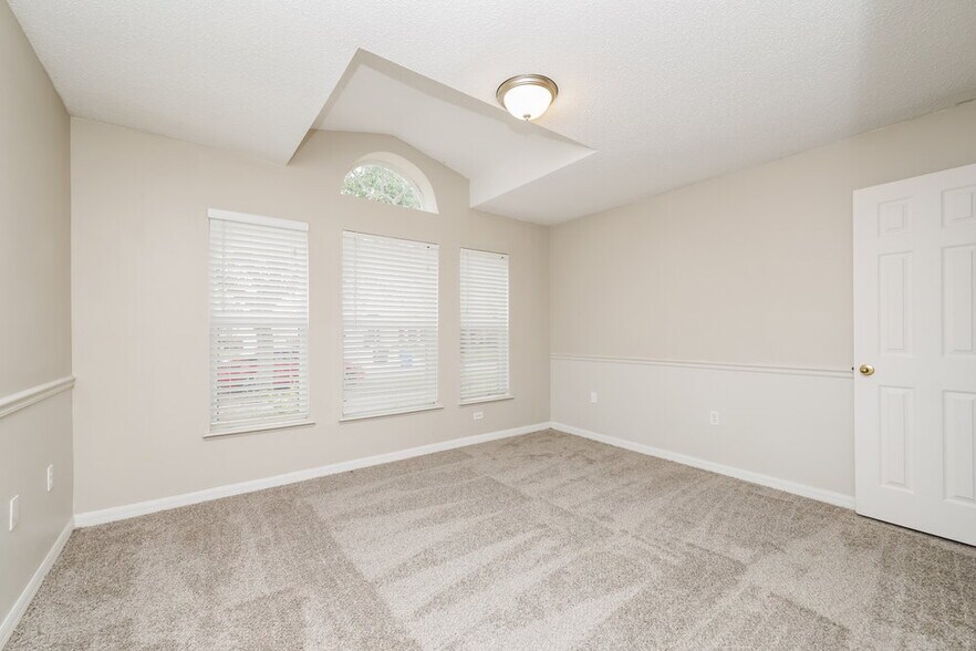 Building Photo - 12814 Lake Vista Dr