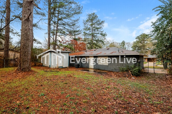 Building Photo - 205 Larado Dr