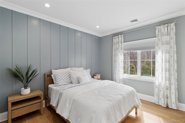 Building Photo - 47 Old Riverhead Rd