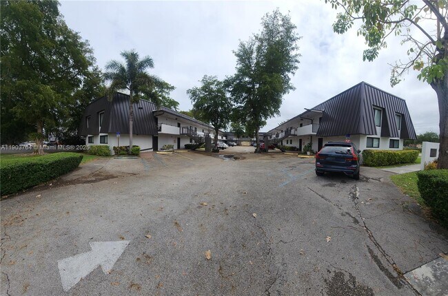 Building Photo - 19600 SW 110th Ct