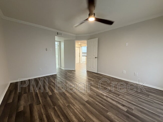 Building Photo - 3045 Walnut Bend Ln