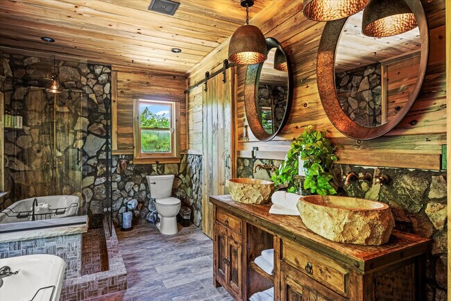 Building Photo - 208 Tunnel Ridge Dr