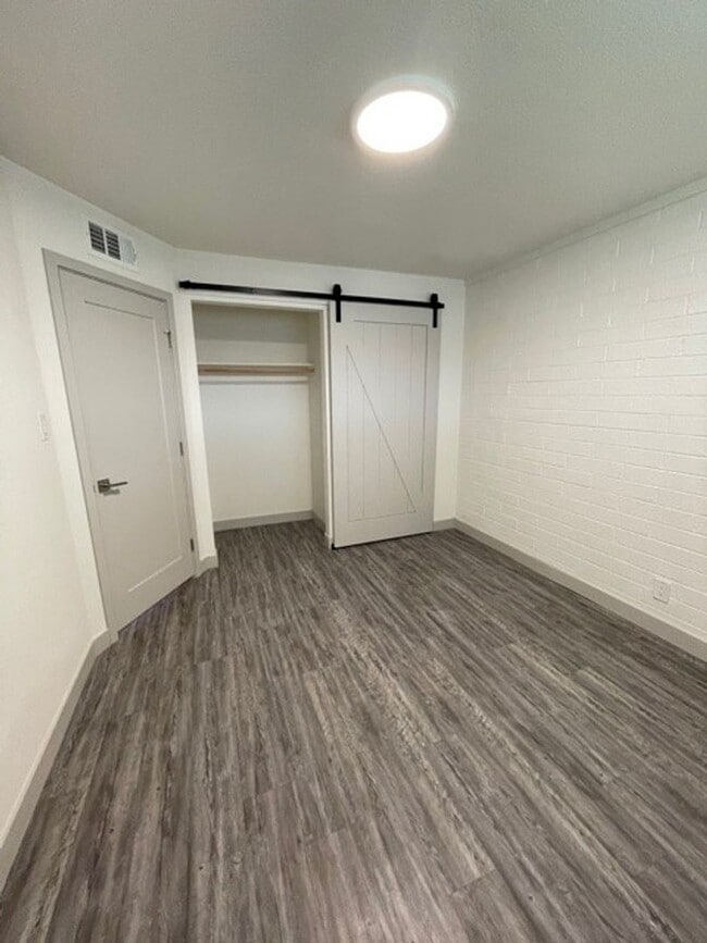 Building Photo - 3031 N 69th Pl
