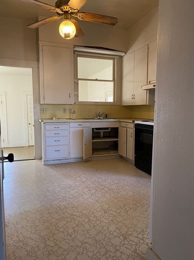 Building Photo - 209 W Hackberry St