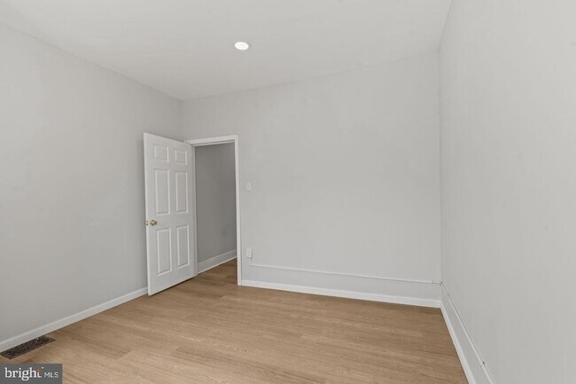 Building Photo - 2423 N Myrtlewood St