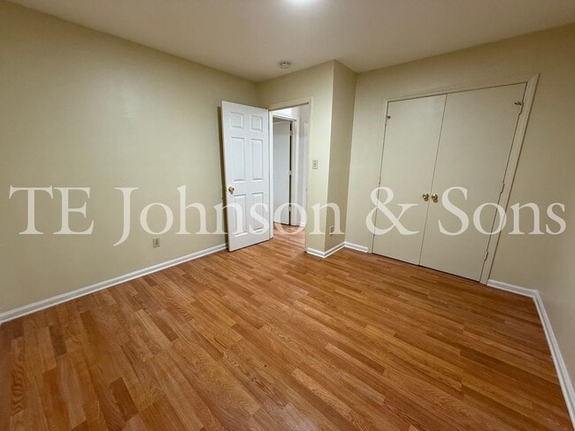 Building Photo - 1506 Oakshire-Water Included