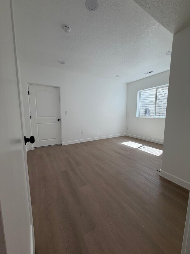 Building Photo - 13836 S Greenford Ln