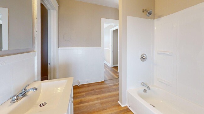 Building Photo - 2818 E 119th St