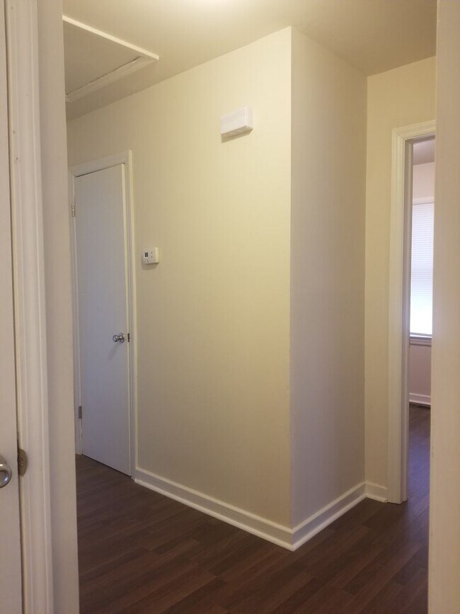 Building Photo - House for Rent