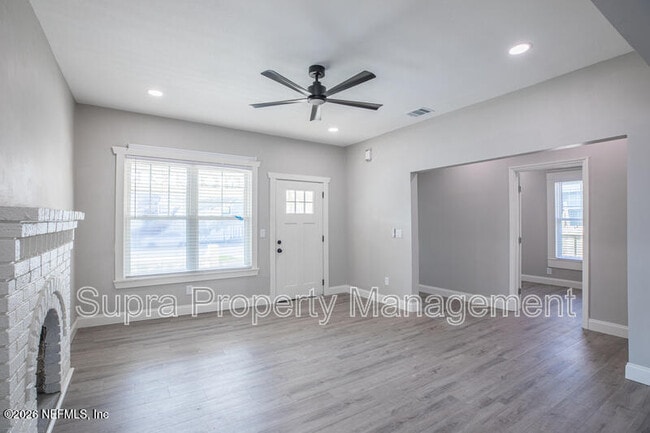 Building Photo - 2703 College St