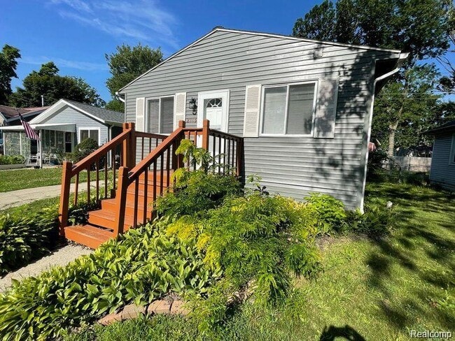 Primary Photo - 2115 Symes St