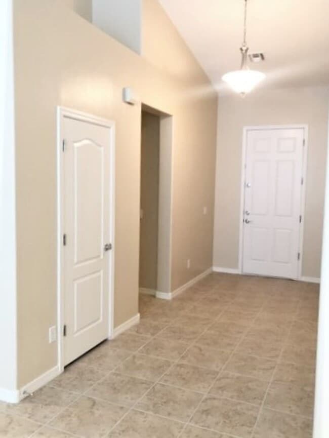 Building Photo - Beautiful 4 Bedroom / 2 Bath, in North Pho...