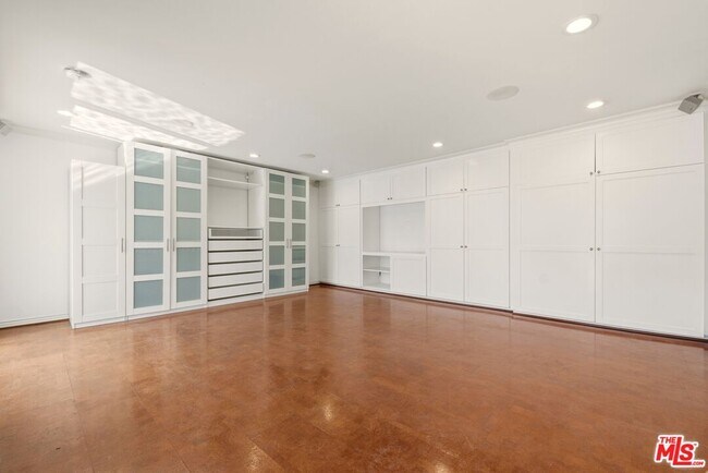 Building Photo - 204 Tranquillo Rd