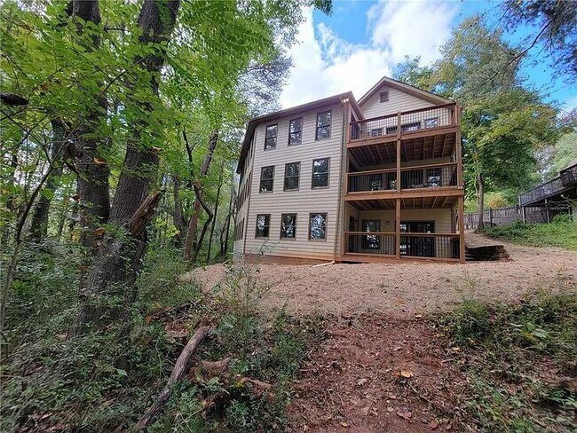 Building Photo - 235 Moss Overlook