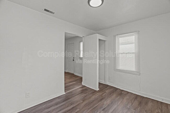 Building Photo - 9823 Winkler Dr