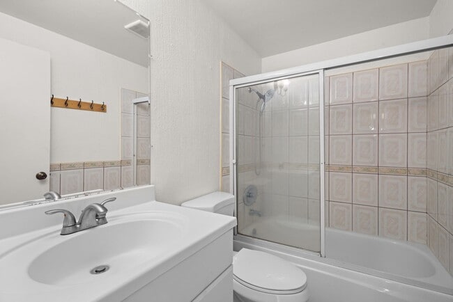 Building Photo - 533 Hibiscus Ct