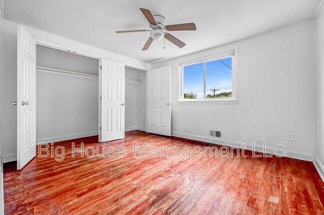 Building Photo - 1302 Hillsway Ct