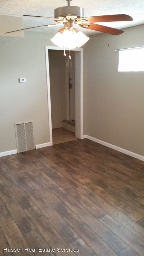 Building Photo - 1 br, 1 bath House - Albrecht Ave 2882 ( D...