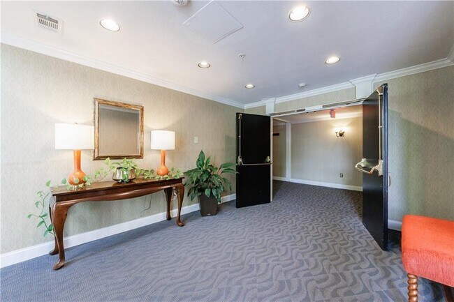 Building Photo - 27306 Plantation Dr NE