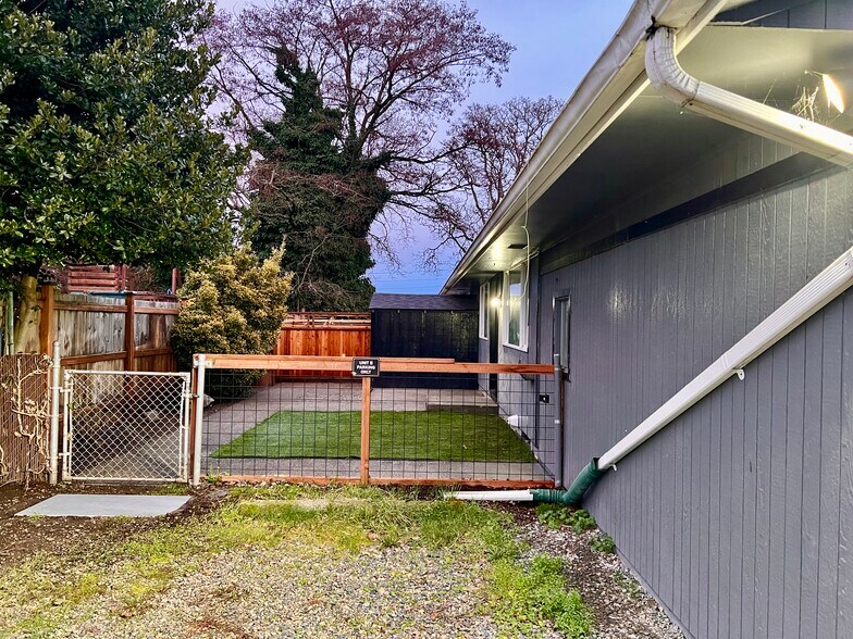 Front: fenced with additional parking - 6722 S Monroe St