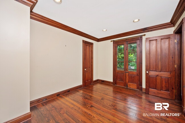 Building Photo - 209 Magnolia Ave