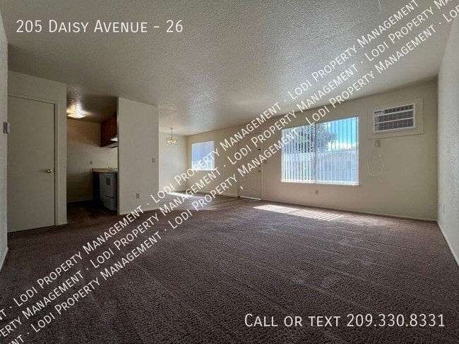 Building Photo - 205 Daisy Ave