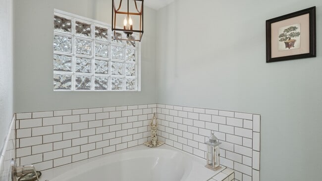 Building Photo - 19 Pebblebrook Ln