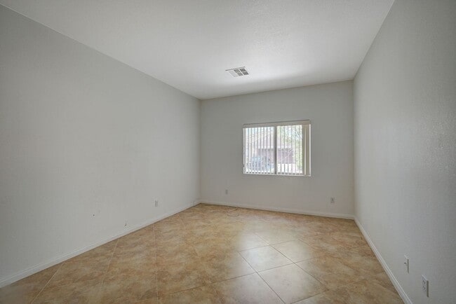 Building Photo - 121 Chatara Way