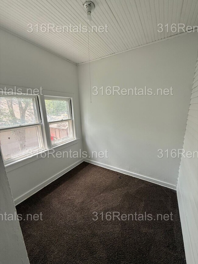 Building Photo - 241-243.5-2435 N Chautauqua St