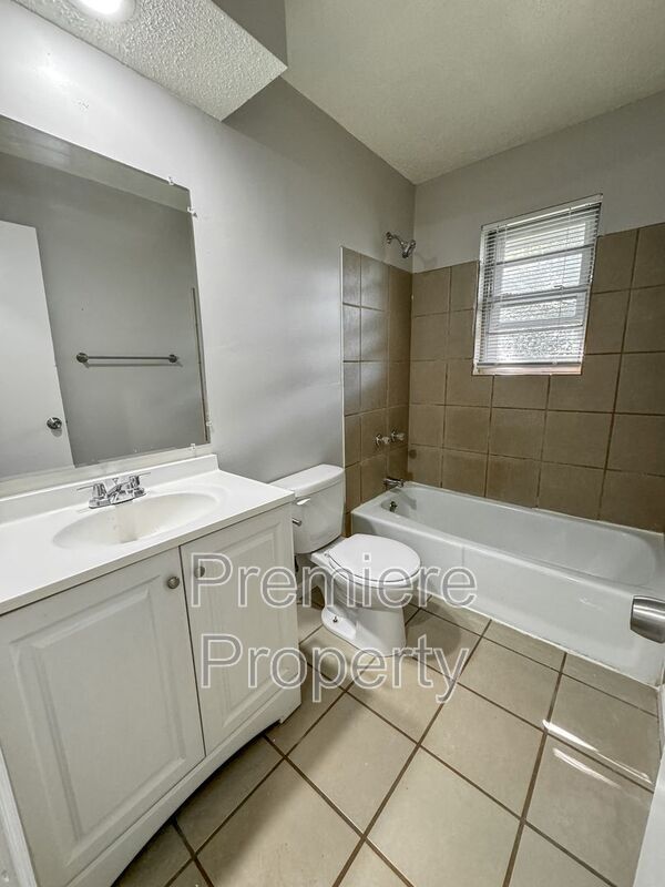 Building Photo - 9517 Overhill Rd