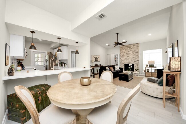 Building Photo - 2001 Bering Dr