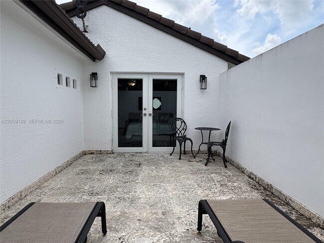 Building Photo - 6610 SW 104th Ct