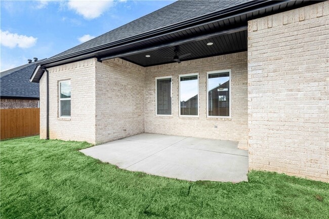 Building Photo - 701 Bronco St