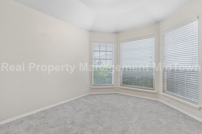 Building Photo - 2035 Karsen Ln