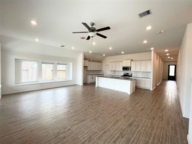 Building Photo - 2243 Rustboro Dr