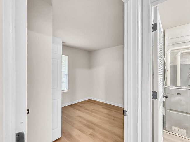 Building Photo - Minutes to Downtown********** Rent $1525/m...