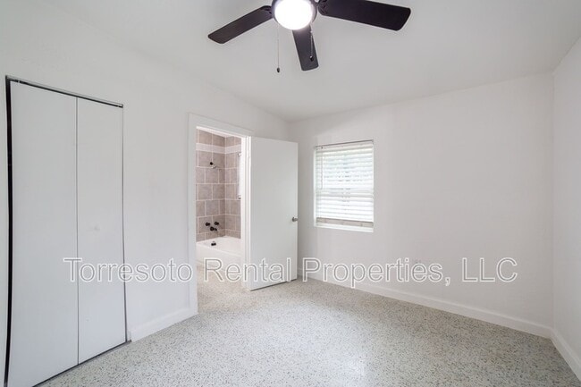 Building Photo - 823 N Trinity