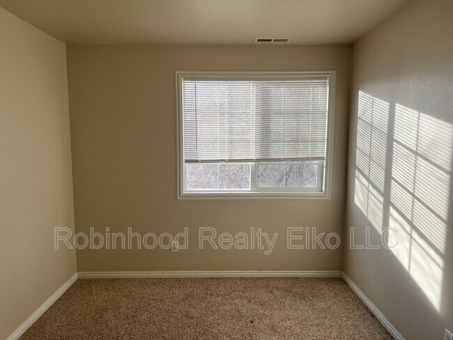 Building Photo - 1640 Winchester Dr