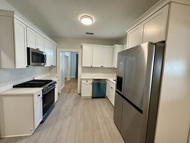 Building Photo - 1211 Cherry St