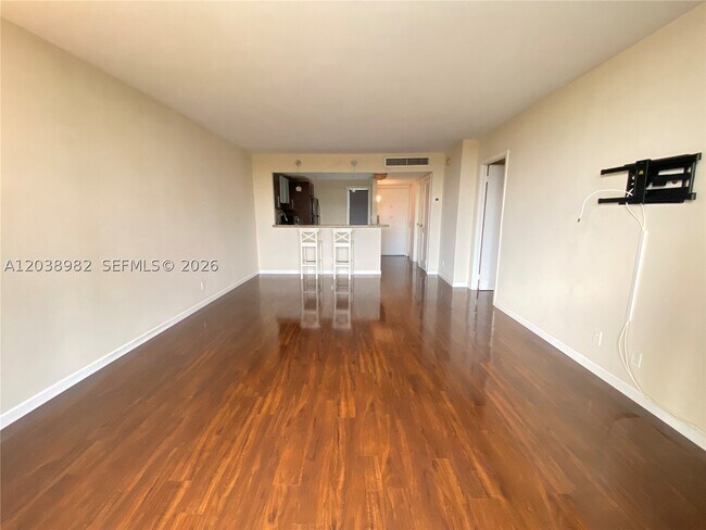 Building Photo - 3401 N Country Club Dr