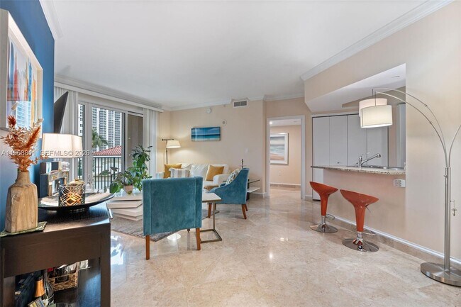 Building Photo - 19900 E Country Club Dr