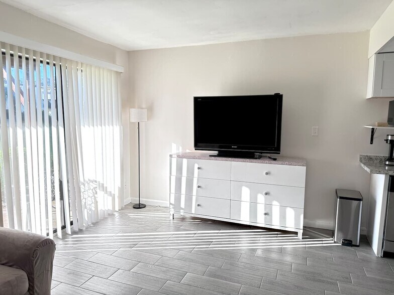 Building Photo - 308 Miracle Strip Pky SW