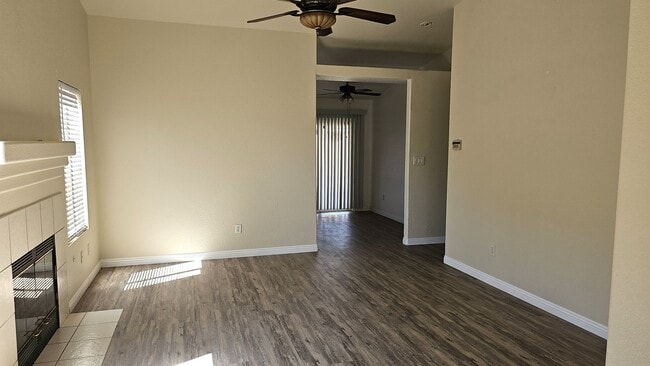 Building Photo - Newly Updated Home in SW Bakersfield