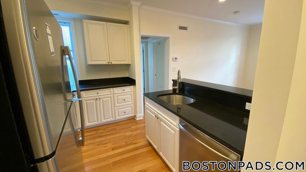 Building Photo - 3 Chauncy St