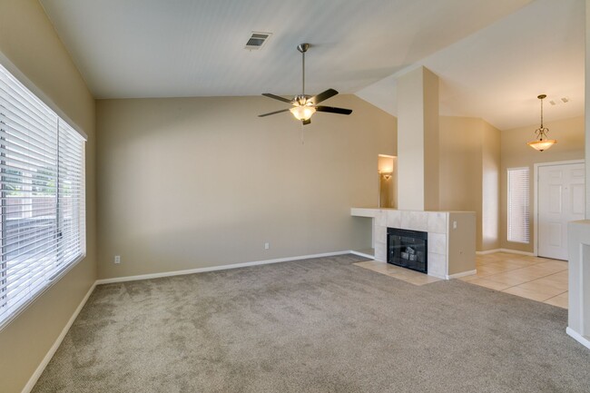 Building Photo - Charming Single-Story Home with Spa & Covered Patio Near Spencer & Wigwam in Las Vegas