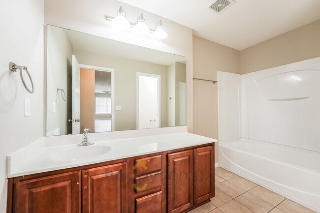 Building Photo - 4 Bedroom, 3 Bath Townhome in Grand Oaks Plantation of West Ashley