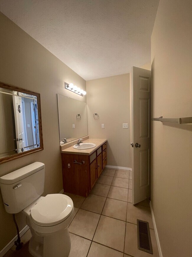 Building Photo - Executive Rental in Willard School District
