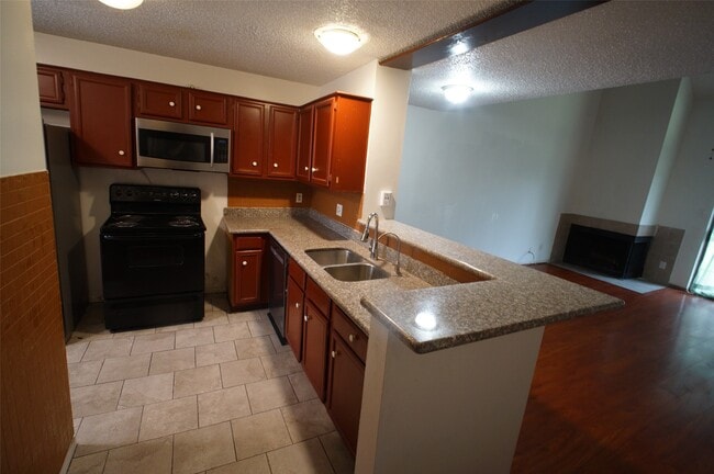 Building Photo - 8531 Sands Point Dr