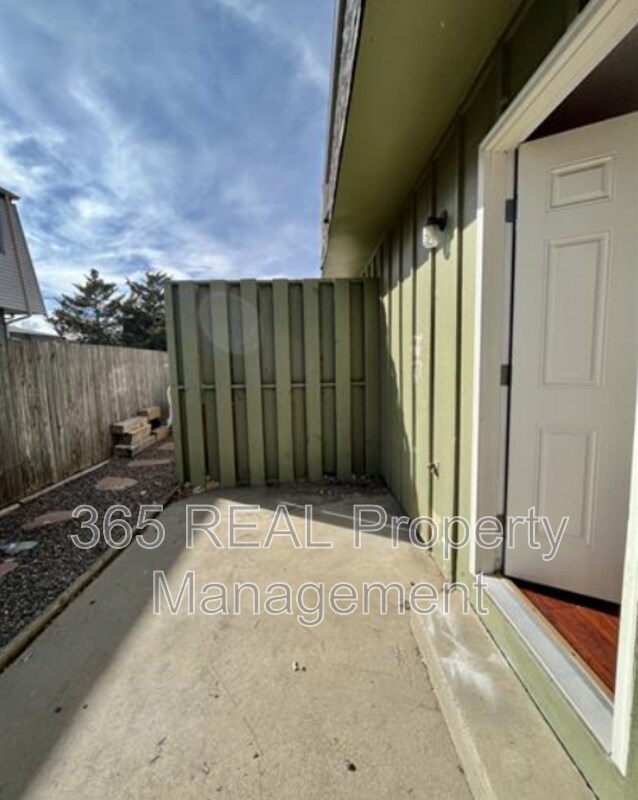 Building Photo - 709 37th Ave